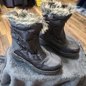 Spring Step Black Winter Boots with Faux Fur Trim